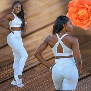 TYC Effortless Scrunch LEGGINGS ONLY- Abstract Pastel Size Medium New with tags